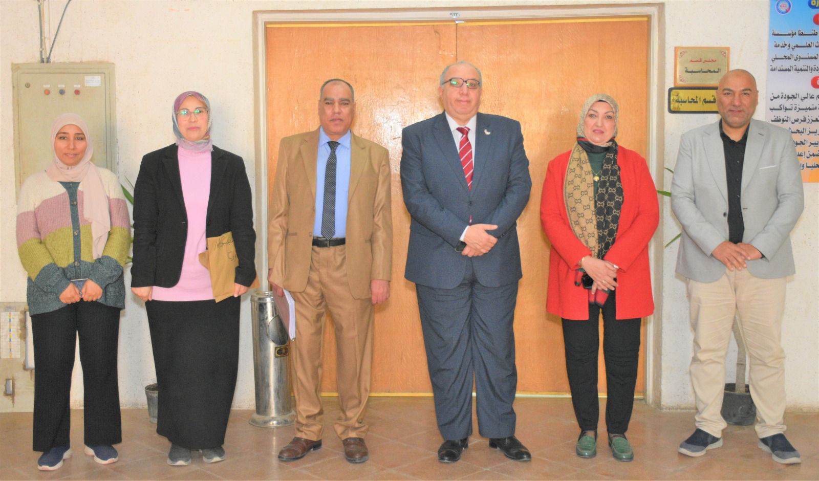 عميد تجارة طنطا يتفقد الامتحان تأهيلى الدكتوراه (التحريري) 